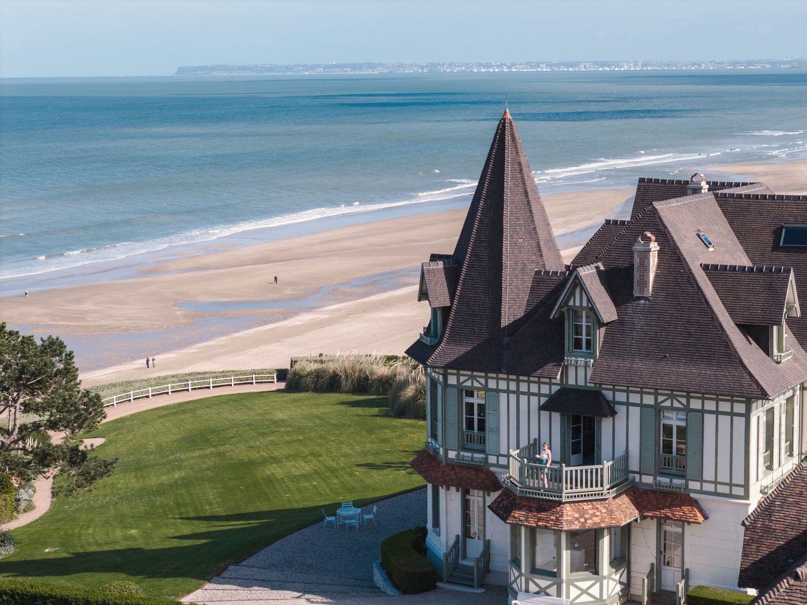 Le domaine, le parc et la plage vus d’en haut